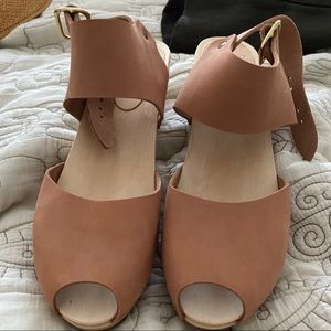 BRYR Miranda peep toe clog
